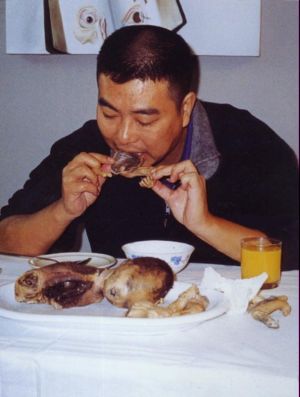 Как китайцы едят младенцев